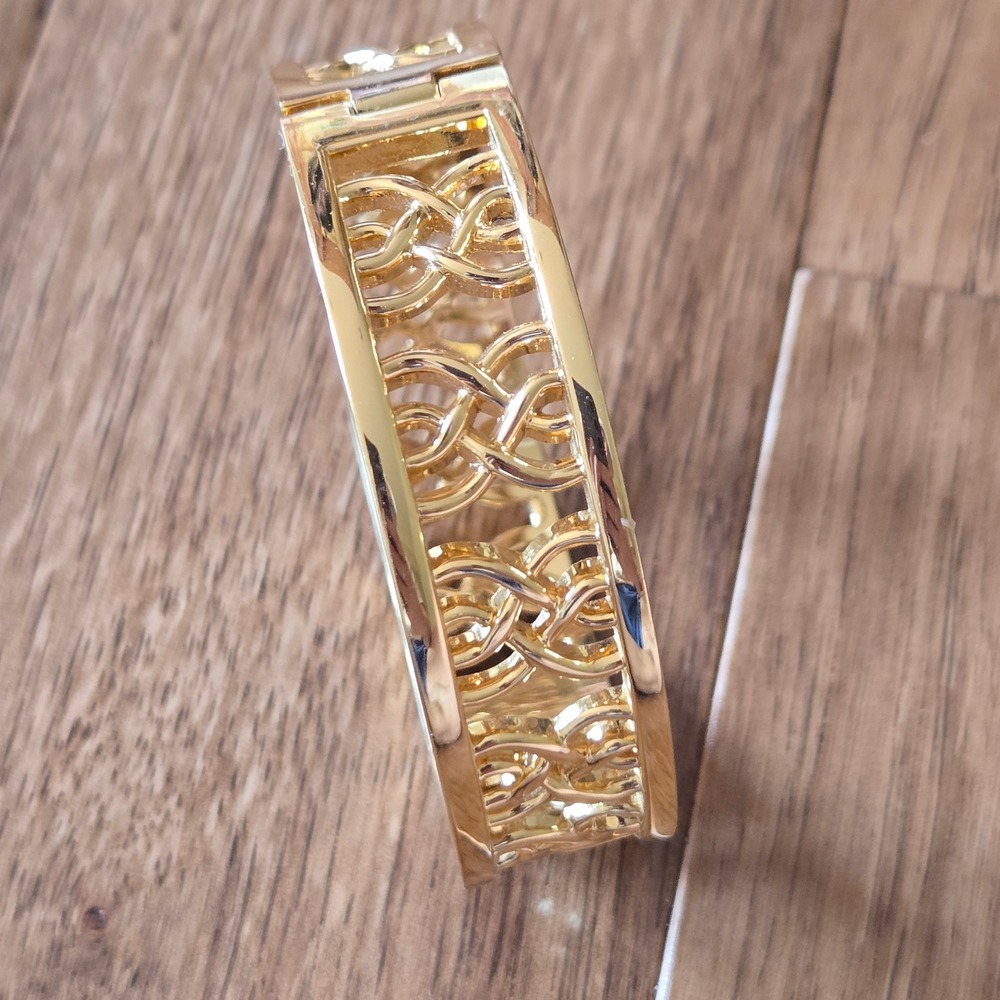 Spartina 449 Gold Tone Lattice Openwork Hinge Bangle Bracelet Classic